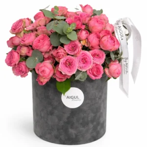 Peony rose arrangement in a velvet box by AIGUL Flowers