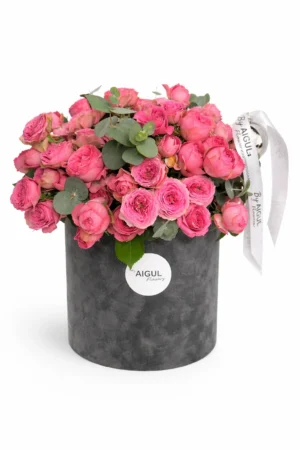 Композиция из пионовидных роз в бархатной коробке By AIGUL Flowers