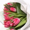 Frühlingsstrauß „Pinke Tulpentasche“