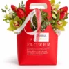 Blumenarrangement in einer hochwertigen Geschenktüte