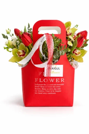 Blumenarrangement in einer hochwertigen Geschenktüte