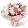 Ein zarter Blumenstrauß in einer Premium-Rosa-Palette